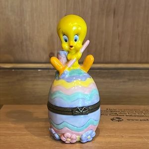 Warner Brothers TWEETY BIRD Mini Porcelain Easter Egg Trinket Box Vintage 1998